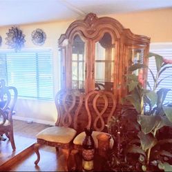 Broyhill China Cabinet Light Oak