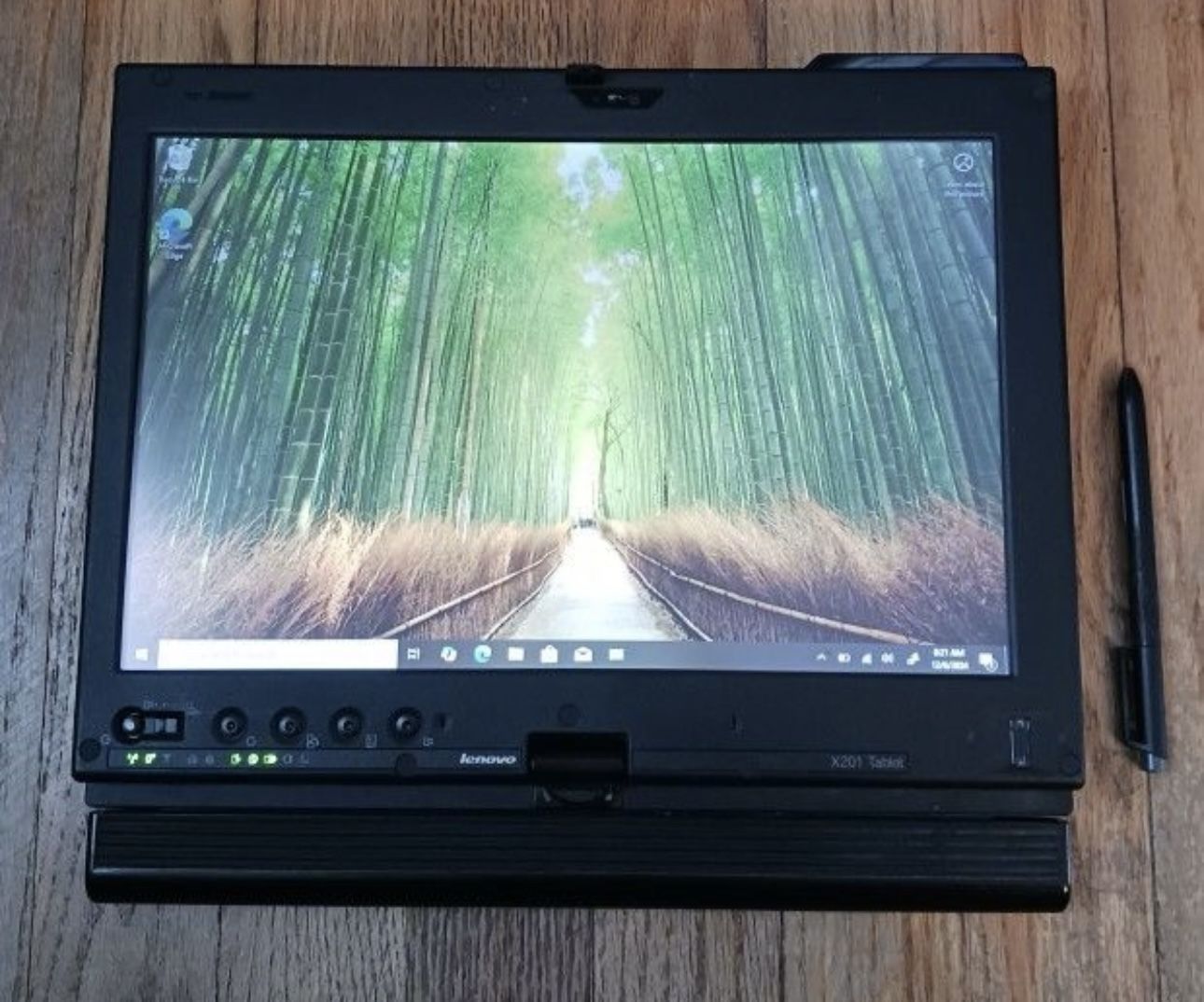 Lenovo Touchscreen Thinkpad Tablet X201 Intel Core i7 Windows Professional 64 Bit OS