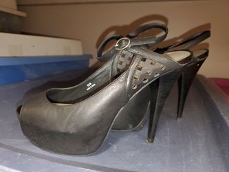 SIZE 9.5 levity high heels.