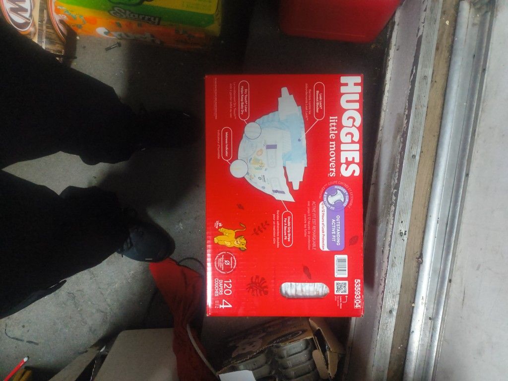 HUGGIES LITTLE MOVERS SIZE 4