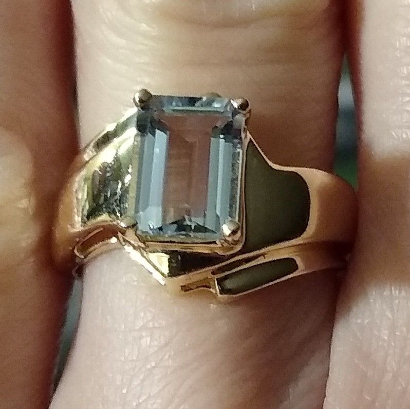 New In Box 14k Solid Yellow Gold Genuine Aquamarine Size Ring