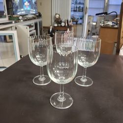 Exquisite Set Of 4 High Quality Glass Ribbed Wine Goblets 6.5" Holds 12 OZ