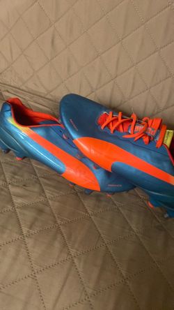 Soccer shoes