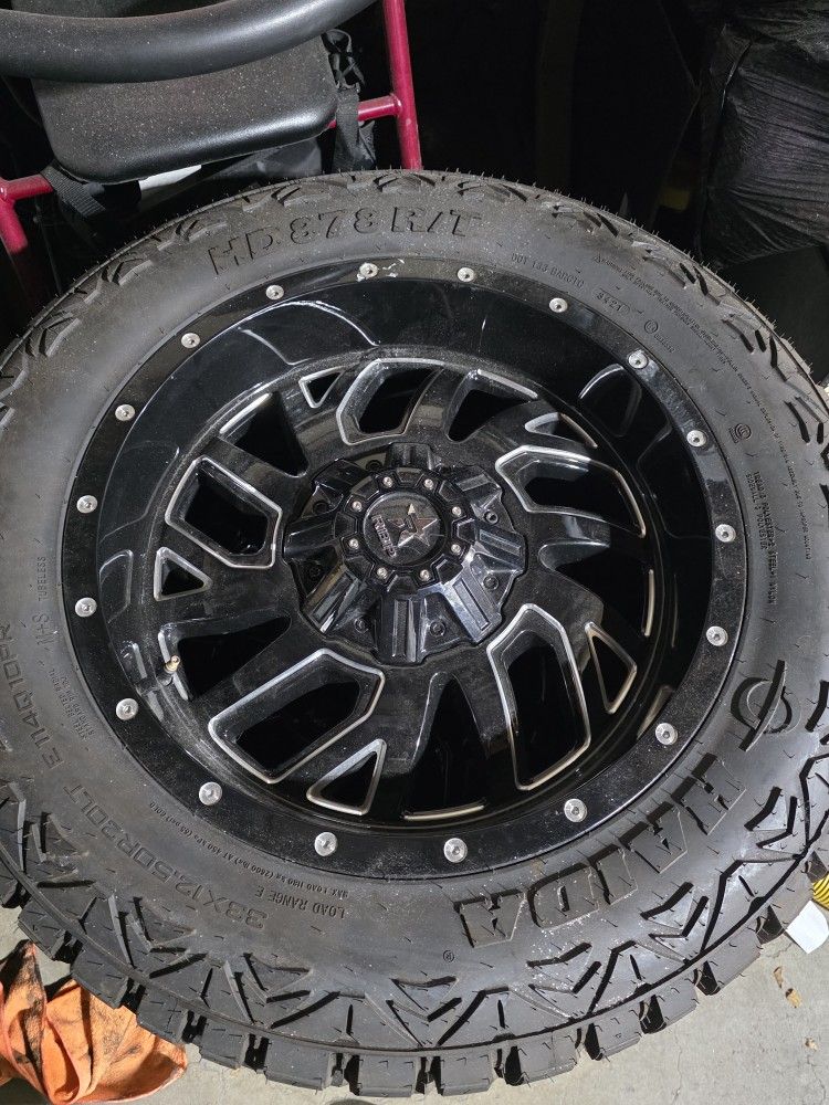 F250 Tires And Wheels Almost New Used Maybe 1500 Miles 8X170mm