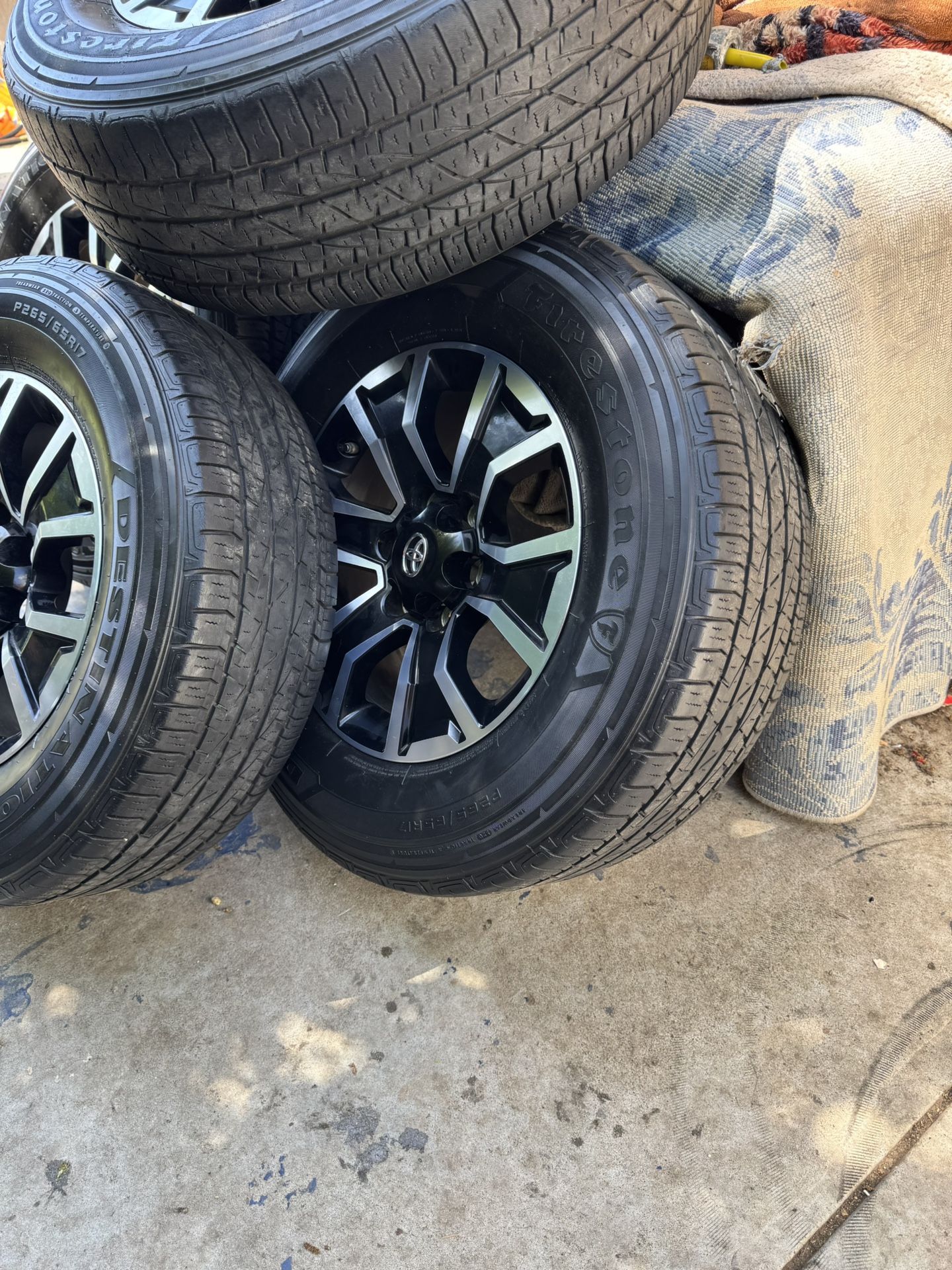 Toyota Tacoma 265/65R17