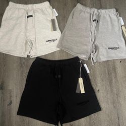 Essentials shorts 30$ lmkk