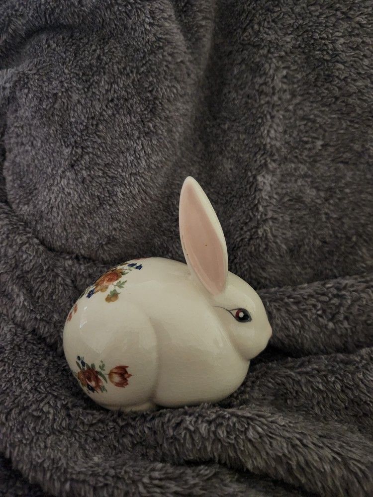 ☆ vintage bunny cotton ball dispenser