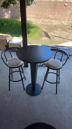 Round Bar Height Table