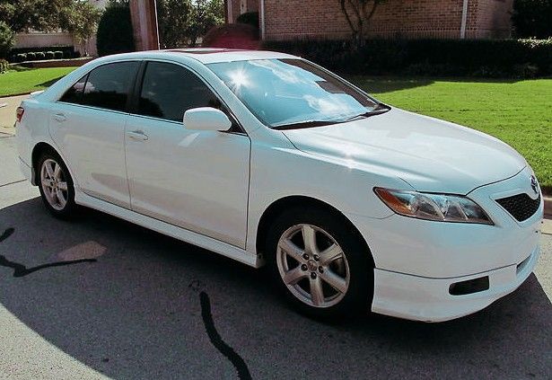 Bluetooth & 2OO9 Toyota Camry SE PRICE 1,000$ w/Hands-Free