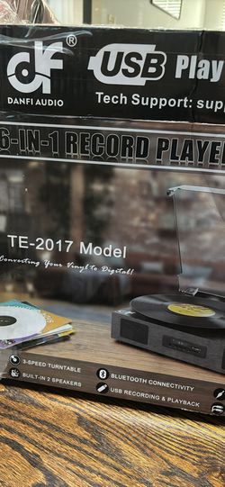 Vinyl record player