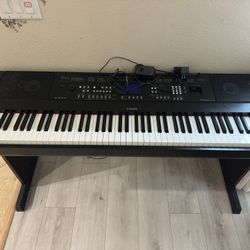 Yamaha DGX650