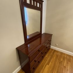 Dressor (mirrored) Hardwood