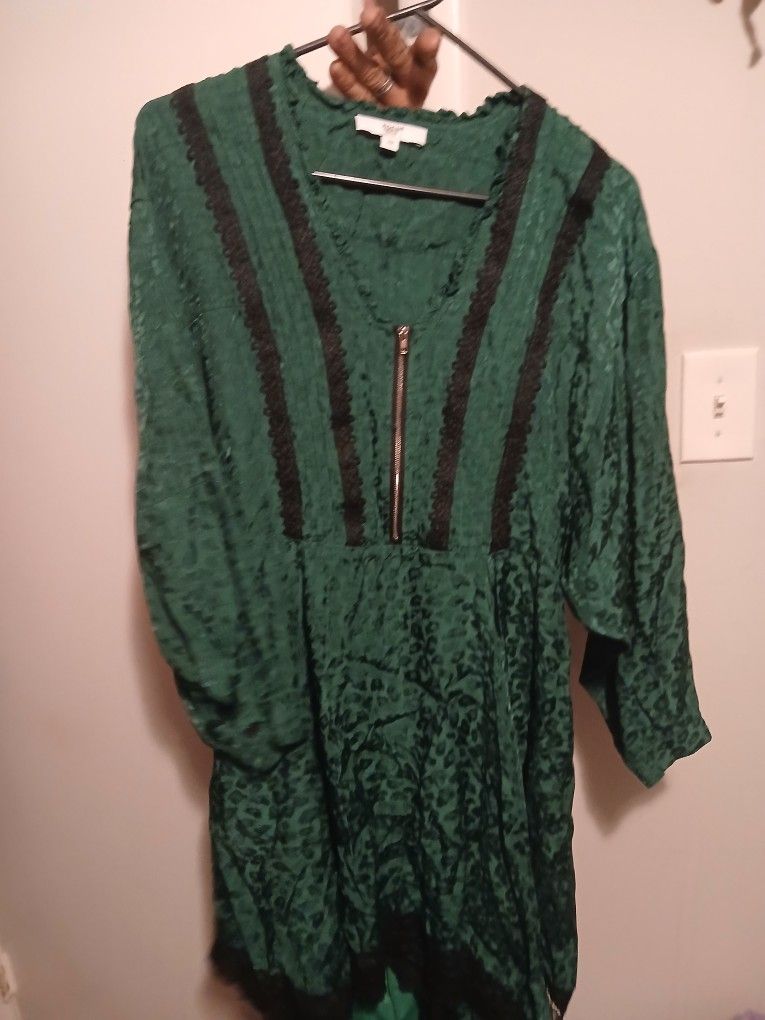 Koché Elegant Emerald Green Blouse Jacquard Black Lace Embroidered
Black lace embroidered
Jacquard