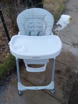!! Baby High Chair  Firm Price Live in Arleta
