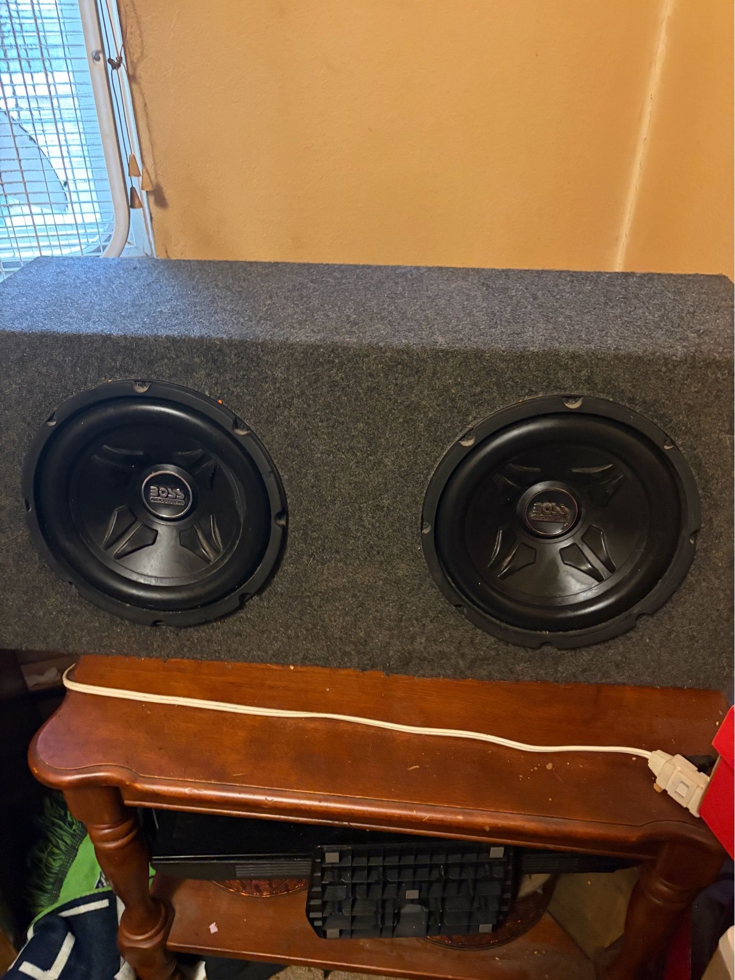 Dual 10” subwoofers by Boss Audio in a sealed, carpeted enclosure.