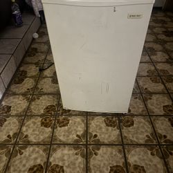 Magic Chef Mini Fridge
