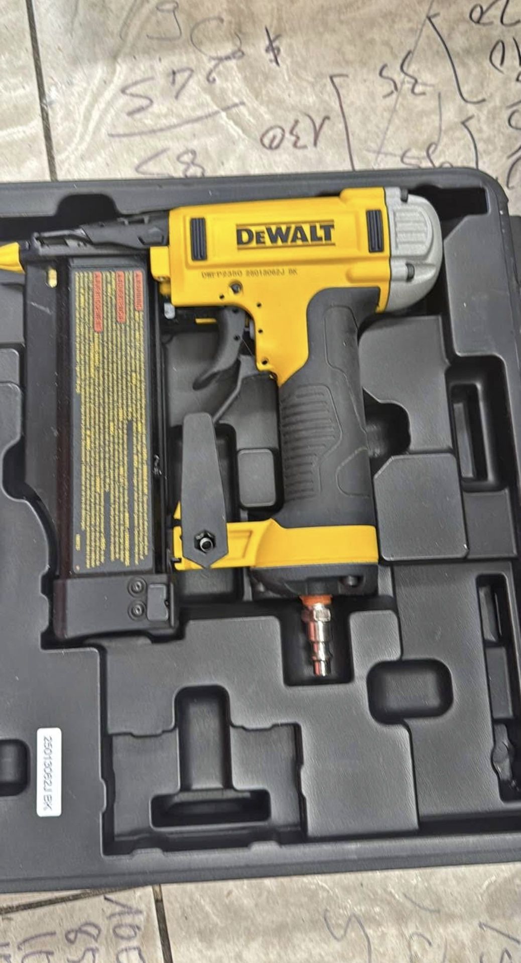 Dewalt Pneumatic 23ga Pin Nailer