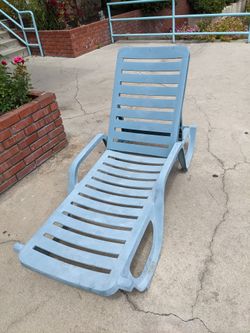 Lounge Chair With Adjustable Height