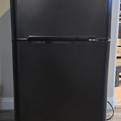 RCA Compact Refrigerator with Freezer – Black (3.2 cu ft)