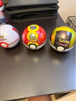 Pokemon. Pokeball surging sparks perfect order Fantasma flames.