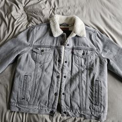 Levis Sherpa Trucker Jacket - Women's medium 