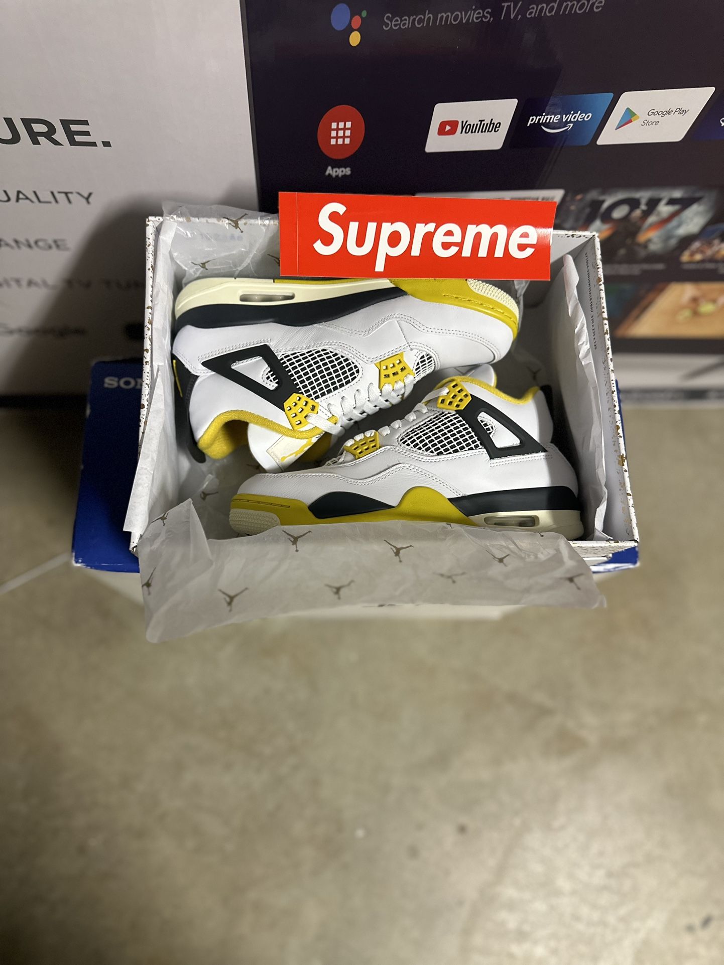 Jordan 4 Yellow