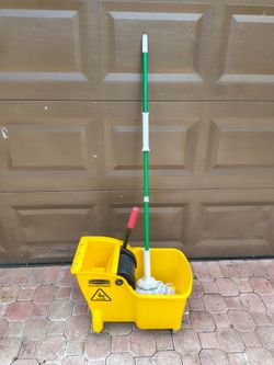 Rubbermaid Bucket & Mop