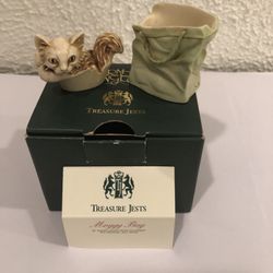 “moggy Bag” Figurine Made By Harmony Kingdom In England , In Original Box, Two Piece Figurine Cat Sitting In Bag   It is a two piece figurine consisti