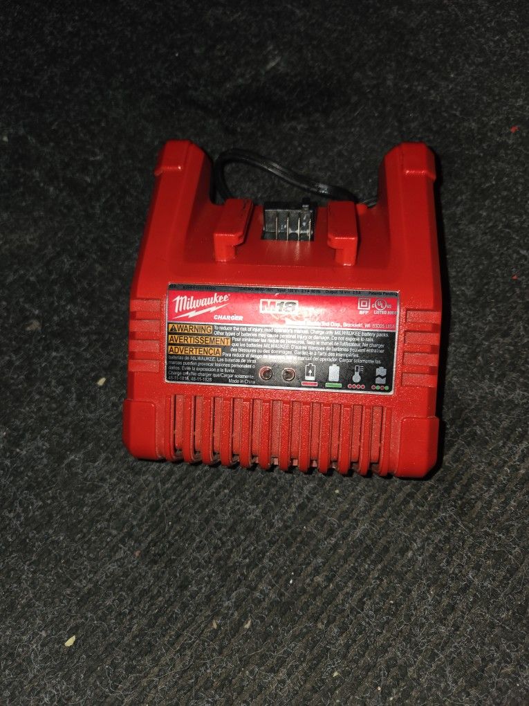 Milwaukee M18 Charger