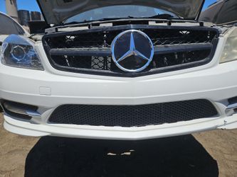 Bumper/Grill  Mercedes benz 2014 available