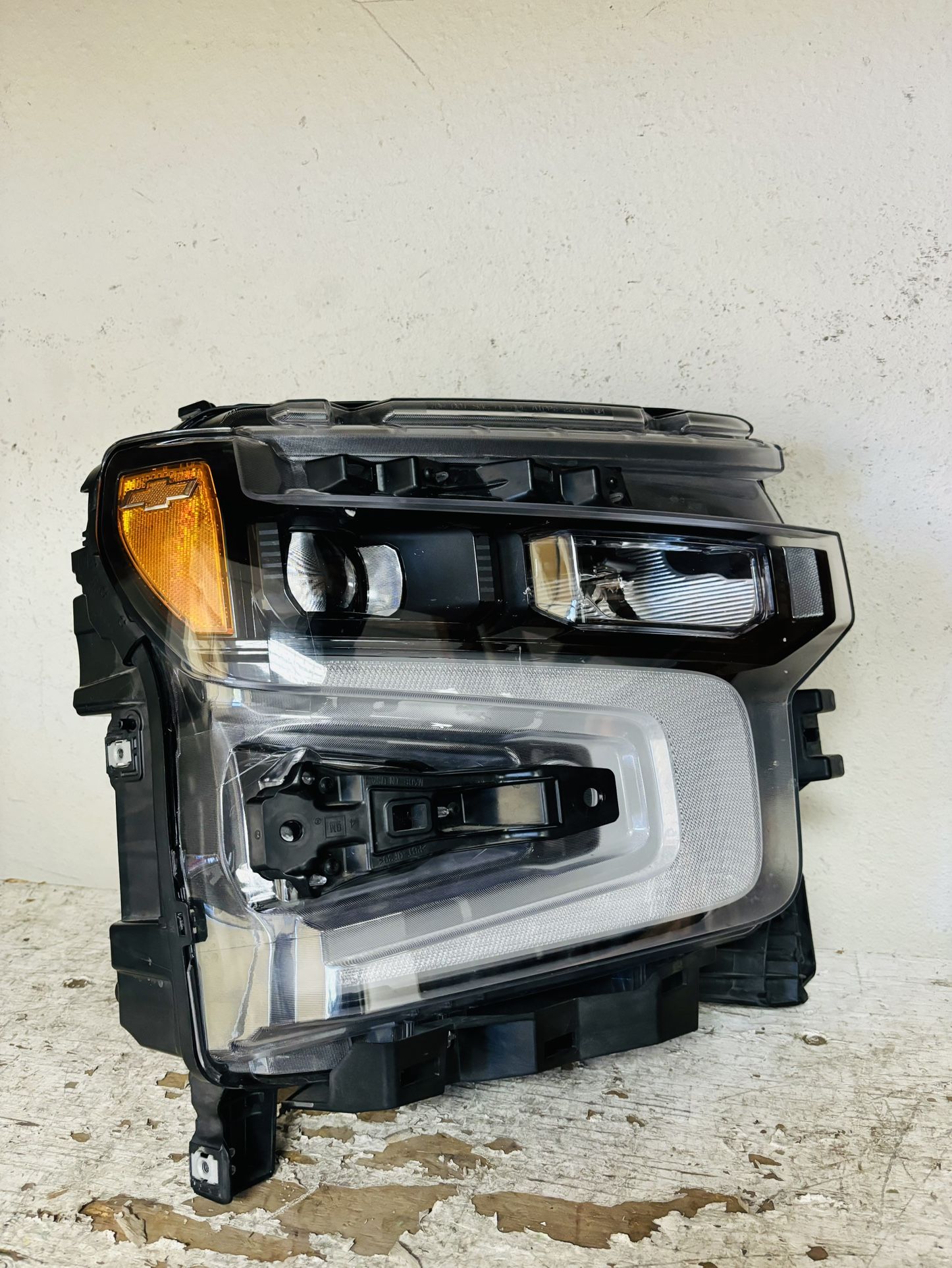 2022,2023,2024,2025 Silverado 1500 ZR2 Headlight Xenon LED Passenger Rh Oem