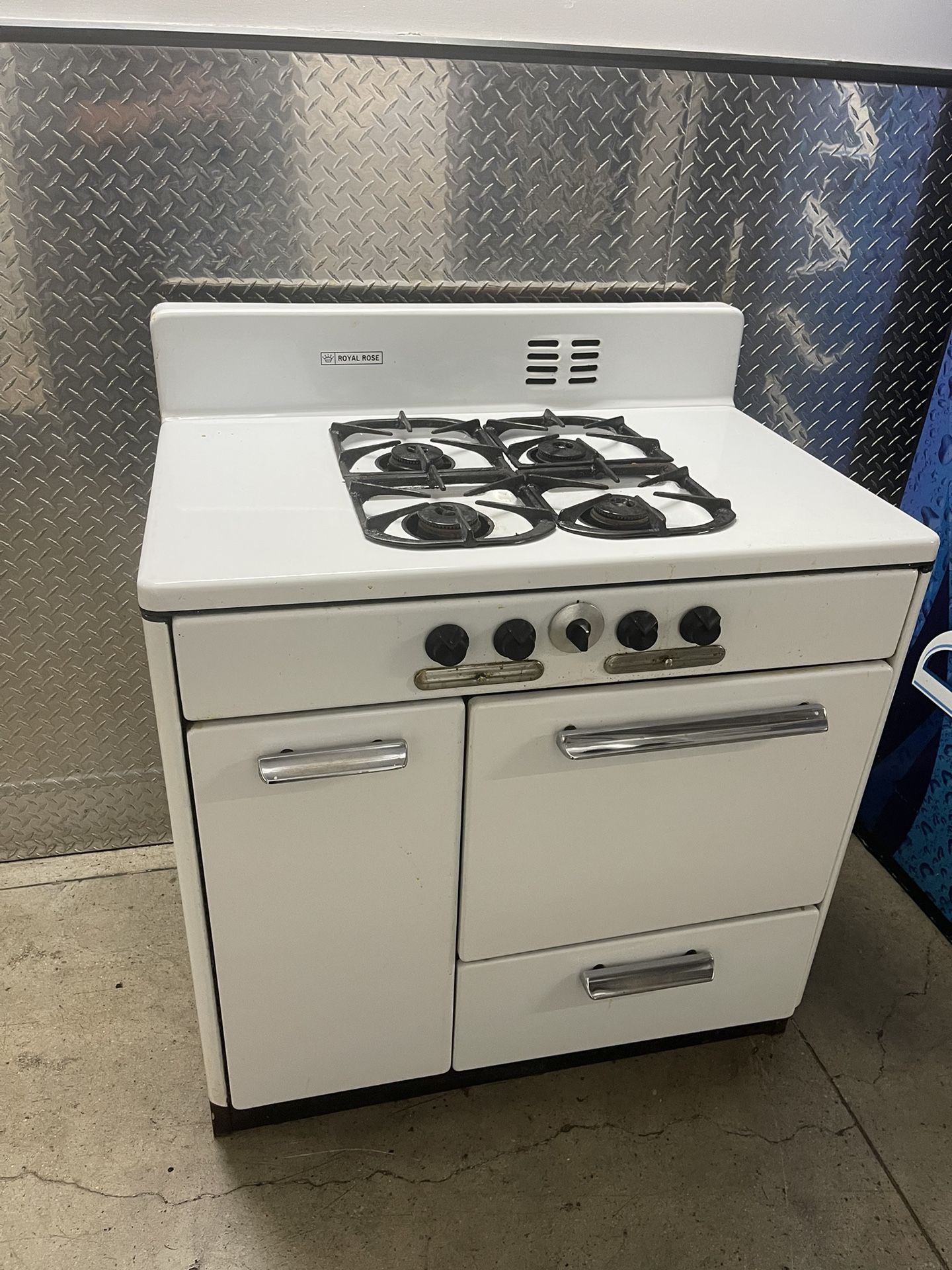 Vintage Royal Rose Has Stove