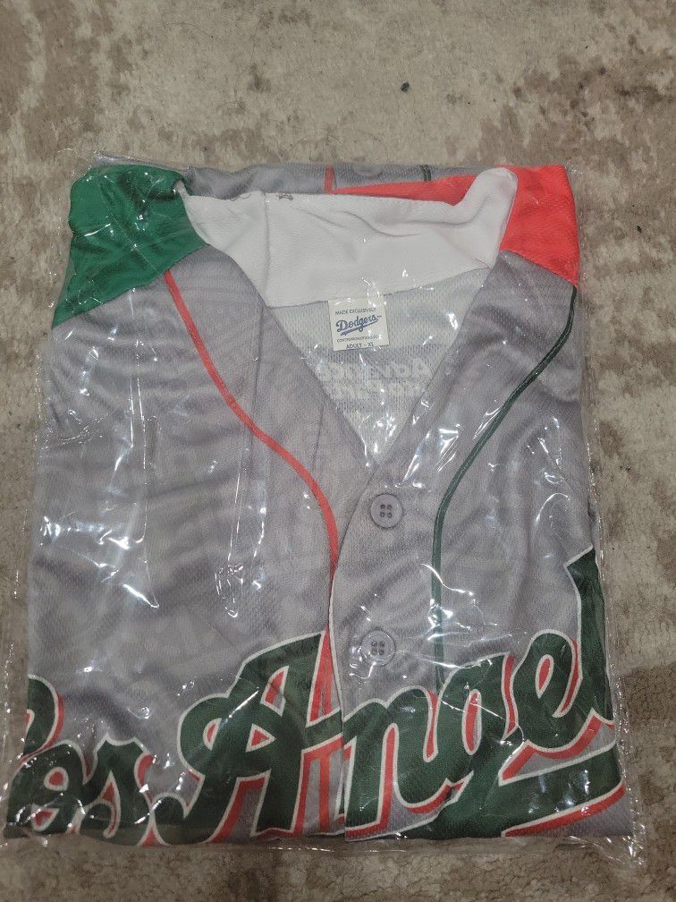 Dodgers Mexico jersey 5/8 from MEXICAN HERITAGE NIGHT SIZE Large for Sale  in Huntington Park, CA - OfferUp