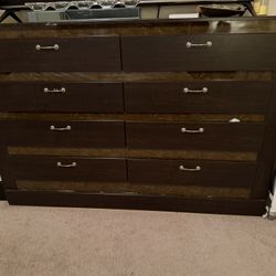 Dresser & Nightstands