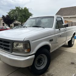 1995 Ford F-250 XL – 2WD Work Truck
