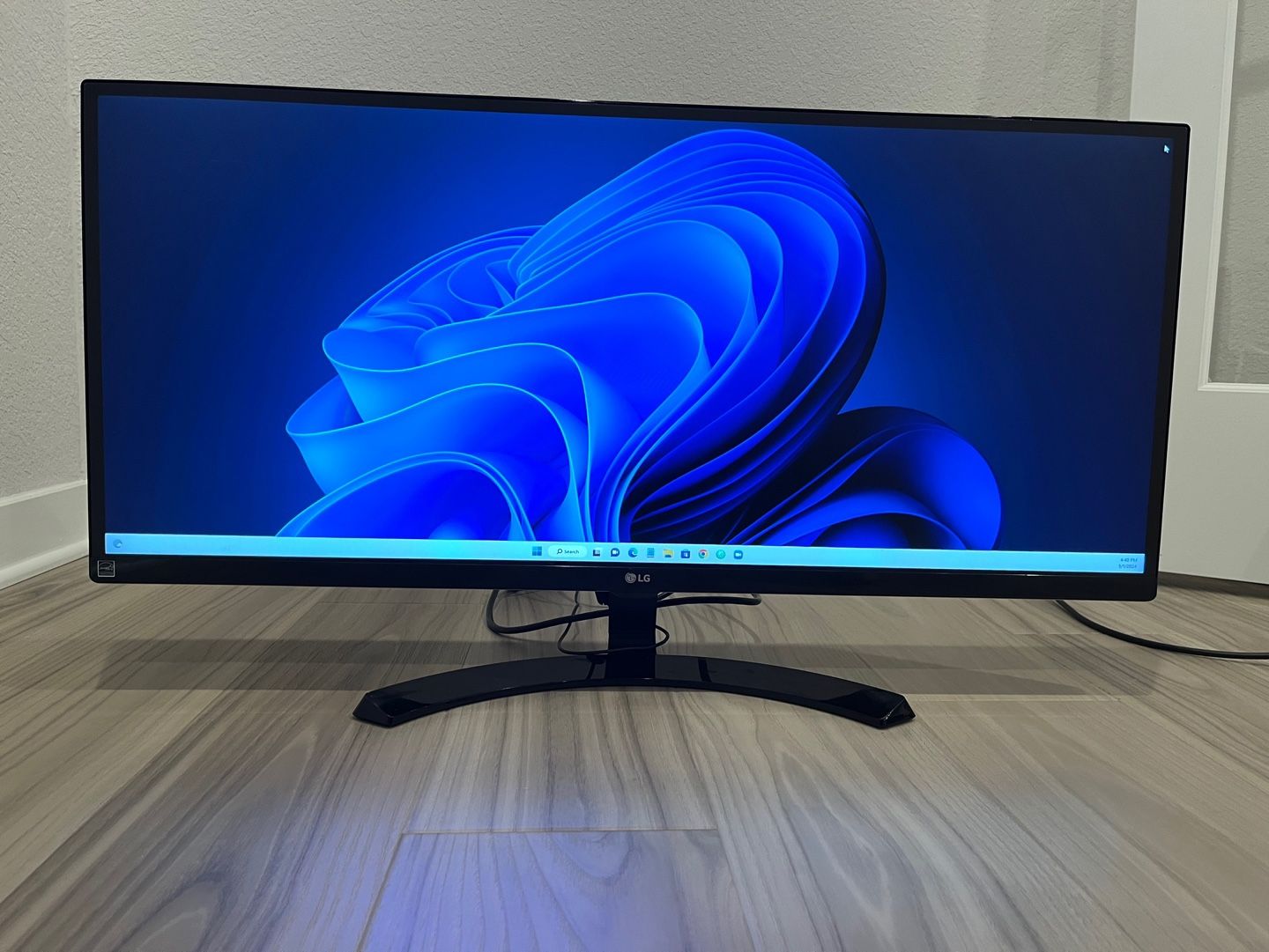 LG 34UM60-P 34-Inch IPS WFHD (2560 x 1080) Ultrawide Freesync Monitor