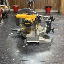 Dewalt DW715 12" Single Bevel Compound Miter Saw