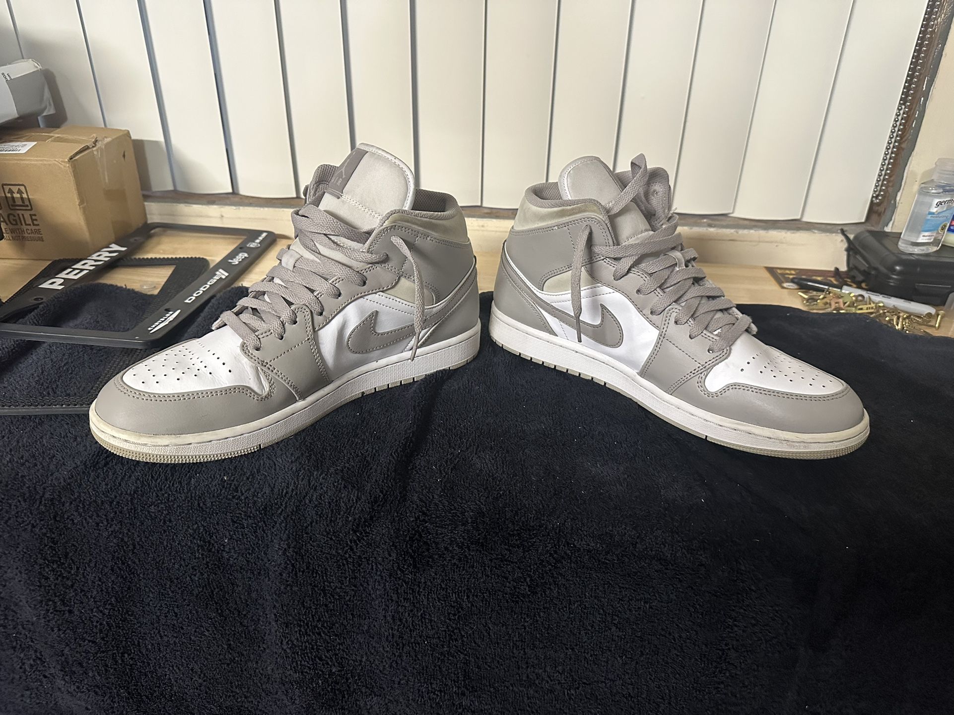 Air Jordan 1 Mid Linen