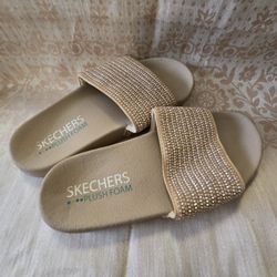 Sketchers Plush Foam Slides