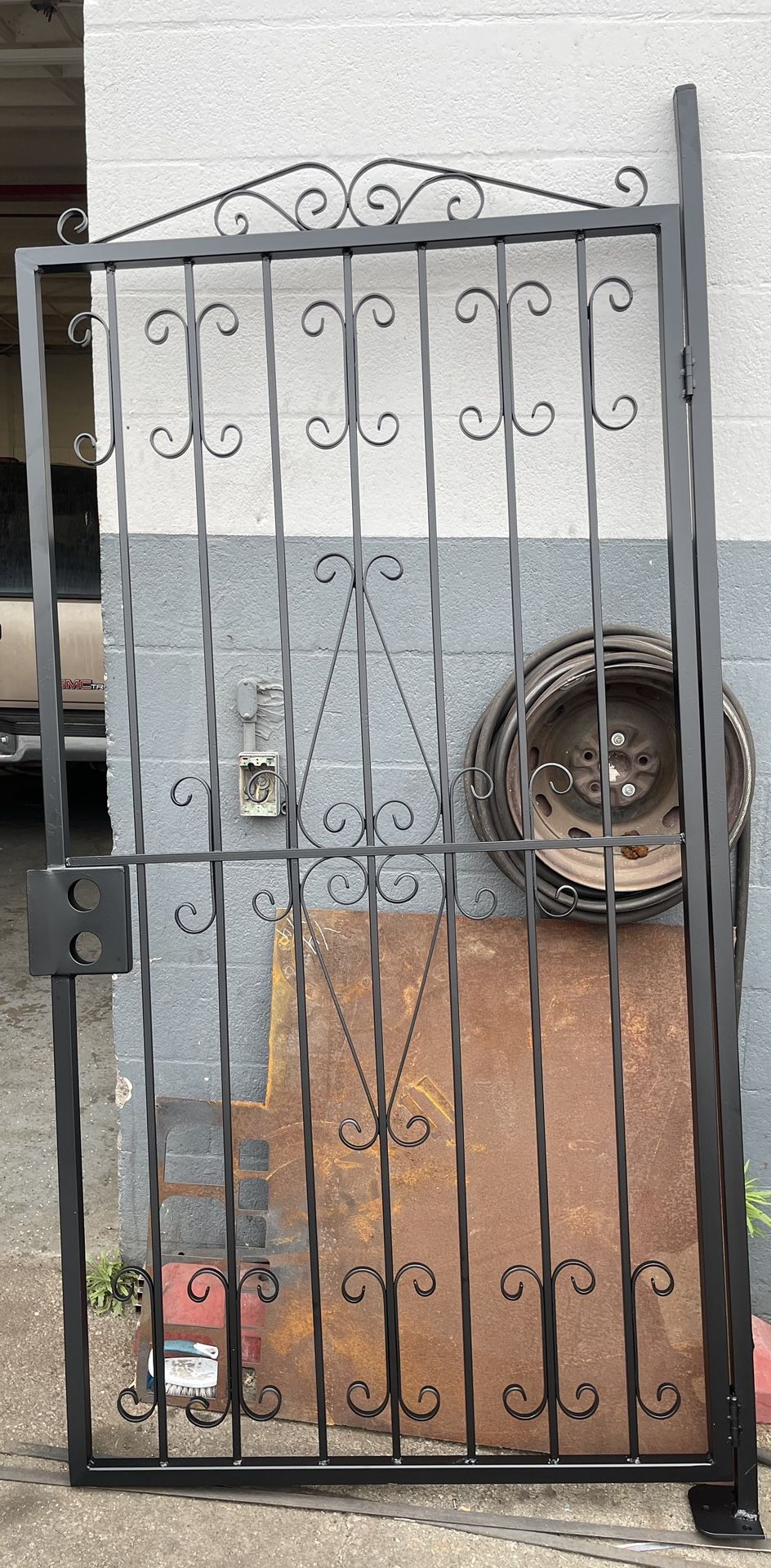 Gate