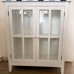 Coastal-inspired Glassdoor Cabinet