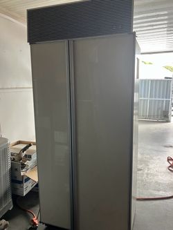 Frigerator side by side