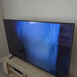 4K 65' Vizio TV (Selling TODAY by 8pm December 12)