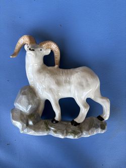 Big horn sheep figure
