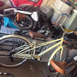 Girls Schwinn ‘26 Beach Cruiser 