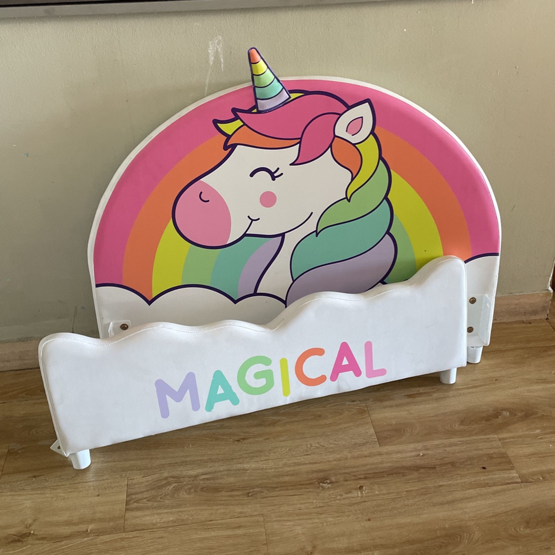 Toddler Bed Headboard And Footboard For $25 Pick Up In Miami Beach 33141