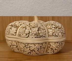 Arnat Carved Pumpkin Tricket Box