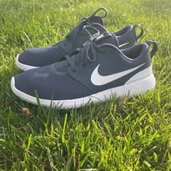 Nike Golf Shoes 7.5 (Brand New)