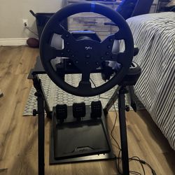 Gaming console racing wheel with feedback