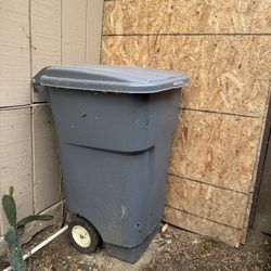 32 Gallon Heavy Duty Wheeled Plastic Garbage Can with Attached Lid and Easy Grip